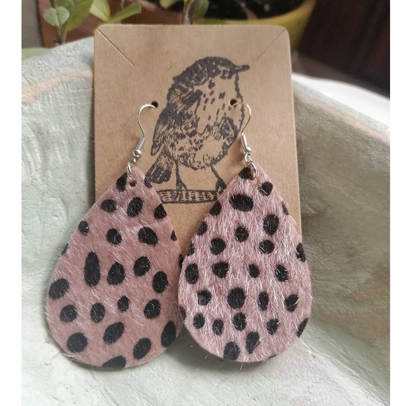 Faux Fur Cheetah Teardrop Dangle Earrings - Picture 5 of 5